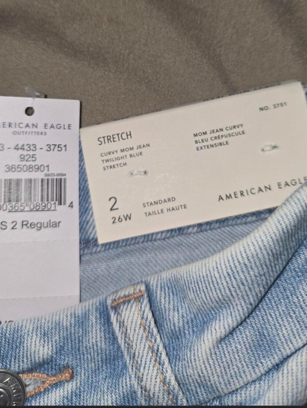 American Eagle Outfitters Light Blue Curvy Mom Jeans - Picture 4 of 4